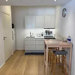 Апартаменты Exclusive Harbourfront With Private Entrance *