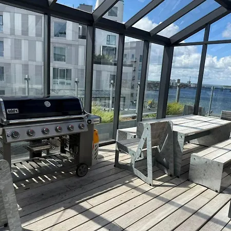 Exclusive Harbourfront With Private Entrance 奥尔堡
