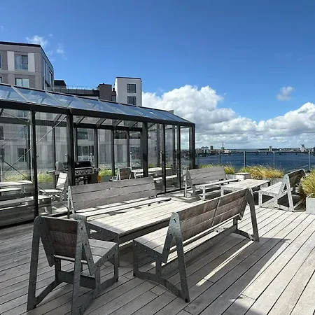 Exclusive Harbourfront With Private Entrance *