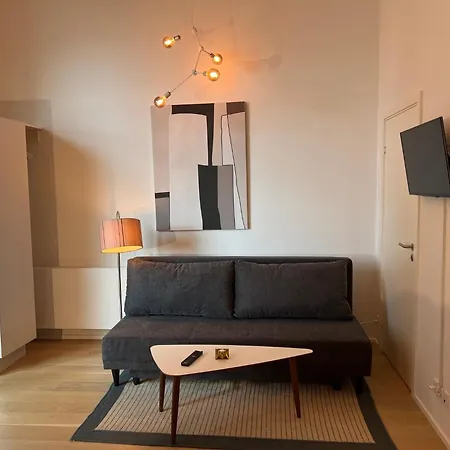 Exclusive Harbourfront With Private Entrance Apartment *
