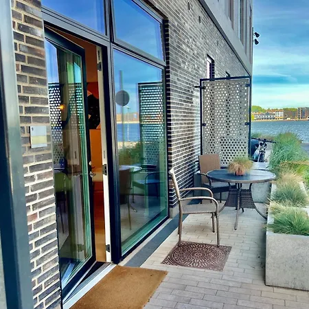 Apartment Exclusive Harbourfront With Private Entrance Aalborg