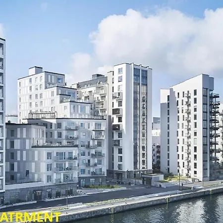 Exclusive Harbourfront With Private Entrance Apartment