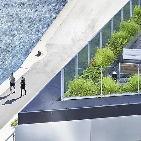 Apartment Exclusive Harbourfront With Private Entrance *