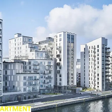 Exclusive Harbourfront With Private Entrance Apartment