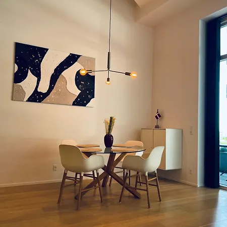 Daire Exclusive Harbourfront With Private Entrance *