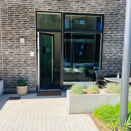 Daire Exclusive Harbourfront With Private Entrance