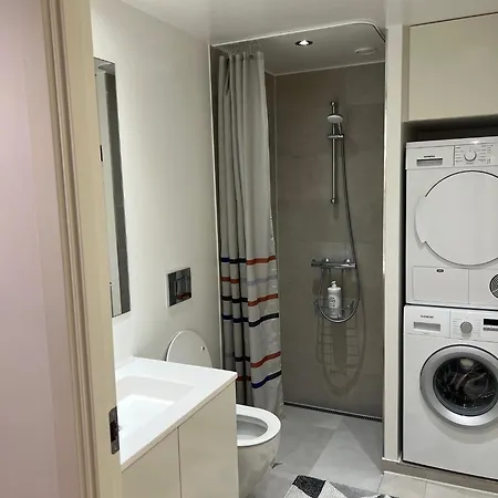 Daire Exclusive Harbourfront With Private Entrance *