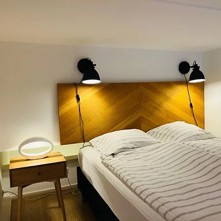Exclusive Harbourfront With Private Entrance *