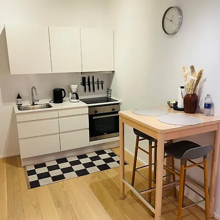 Apartment Exclusive Harbourfront With Private Entrance *