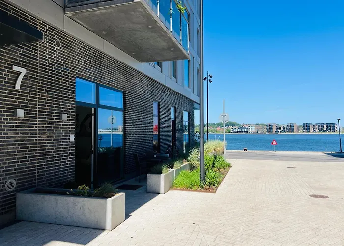דירה Exclusive Harbourfront With Private Entrance