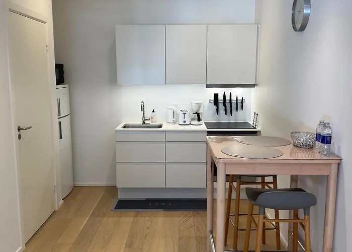 Apartment Exclusive Harbourfront With Private Entrance *