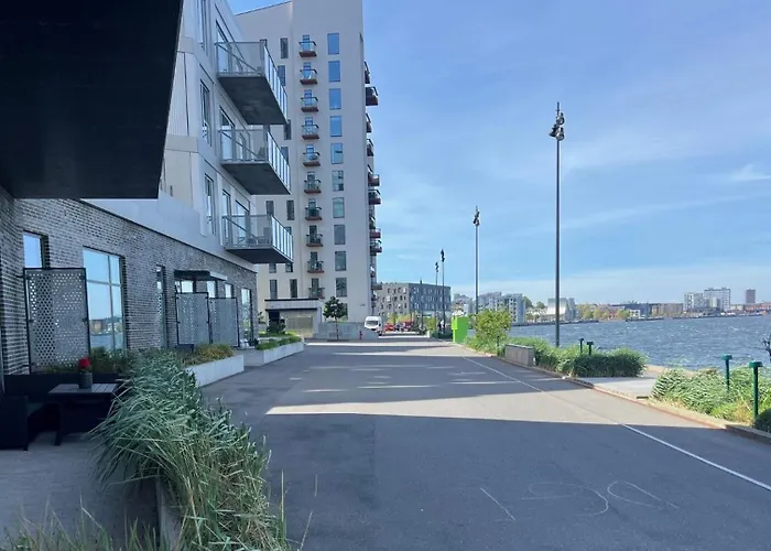 Exclusive Harbourfront With Private Entrance