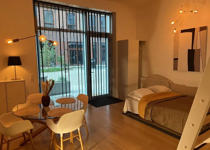 Exclusive Harbourfront With Private Entrance