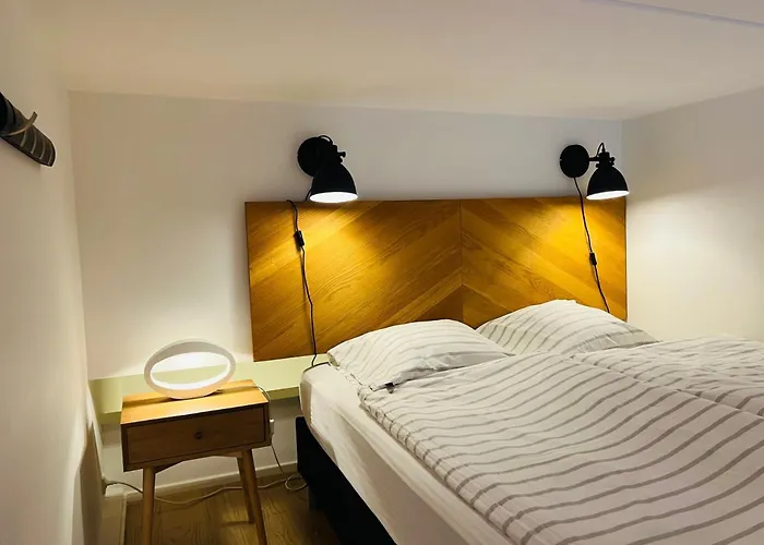 Exclusive Harbourfront With Private Entrance *